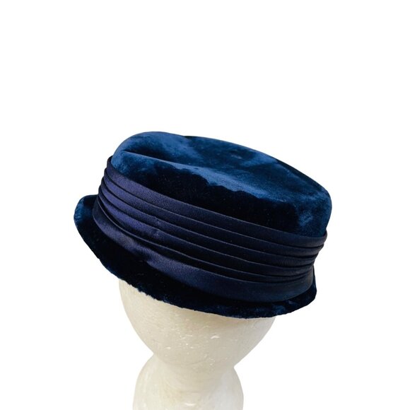 Vintage Velvet Pillbox Hat With Pleated Ribbon Trim - Picture 3 of 6